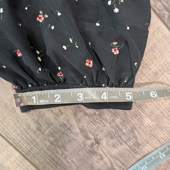 Levi's Black and White Tiered Midi Dress with Puff Sleeves - Picture 9 of 10